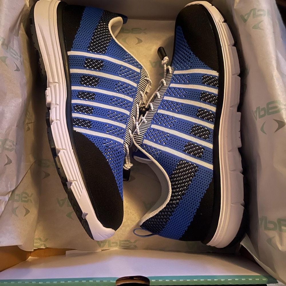 🆕APEX MENS RUNNING SHOES🆕in the box!!!
